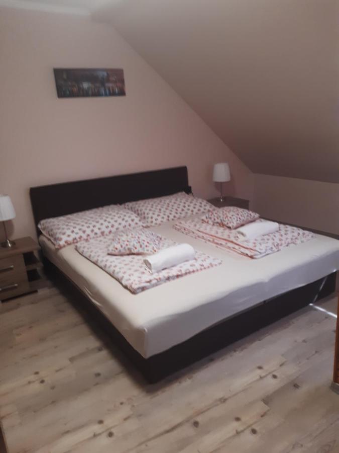 Boglarka Apartman Gyula Luaran gambar